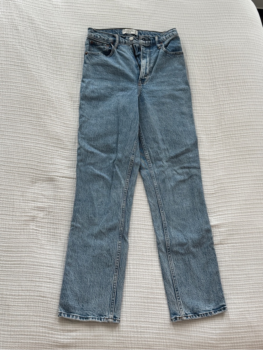 Abercrombie & Fitch The 90’s Straight Ultra High Rise Jean